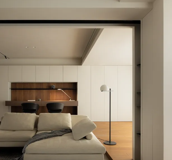 173㎡極簡(jiǎn)原木風(fēng)，打破傳統(tǒng)空間的閉合形式，形成沉靜、自然的溫馨之家！